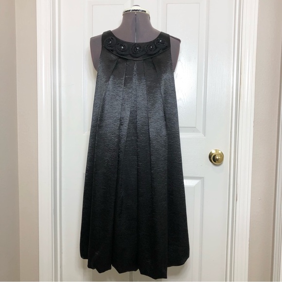 R&M Richards Embellished Neckline Black Sleeveless Pleated Loose Fit Dress 8 - Picture 4 of 14
